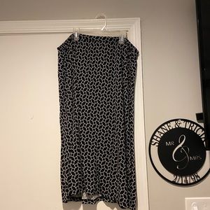 Talbots midi length skirt. Black white 1x